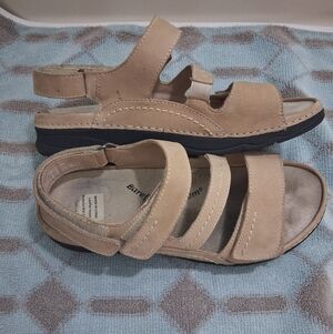 Barefoot Freedom  Tan Womwn's Sandals Pre-owned